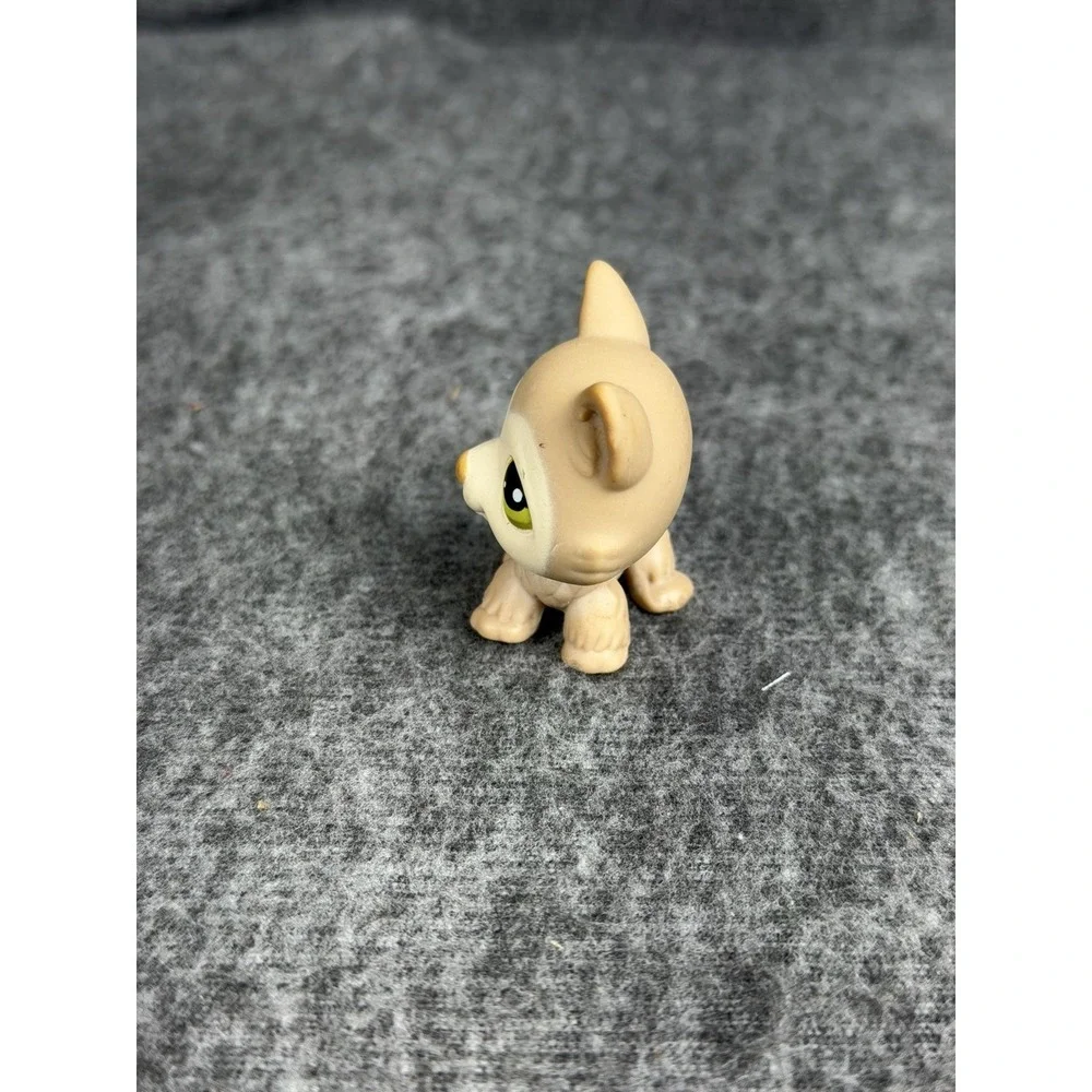 Hasbro Littlest Pet Shop Beige Husky Dog 358 Mini Figure 2006 Green Eyes LPS Toy